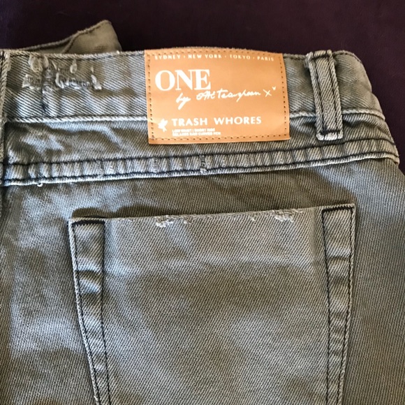 One Teaspoon trash whores - Picture 2 of 4